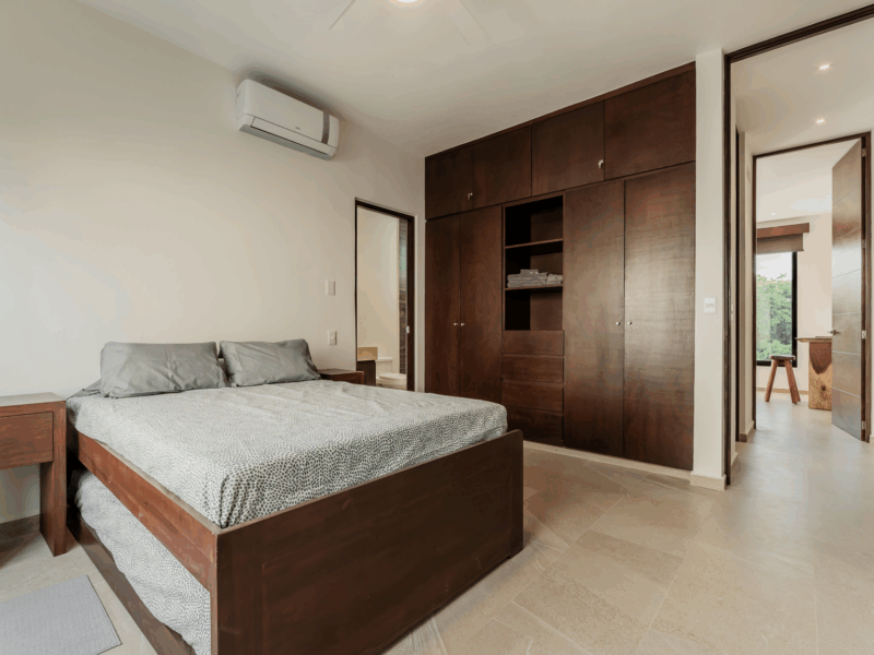 Private room w/bath & healthy breakfast